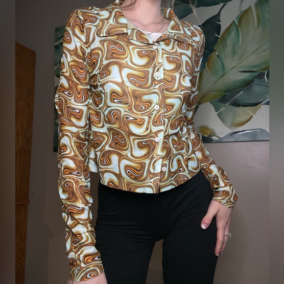 Cropped patterned button-up - Picture 2 of 9